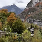 ホテル La Caverne ラランス