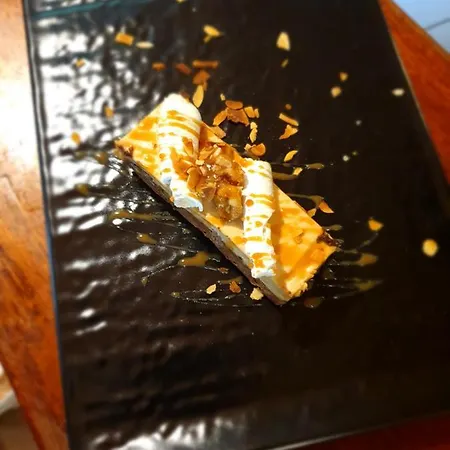 La Caverne فندق لارونس
