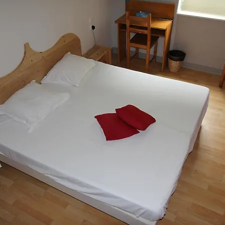 Hotel La Caverne