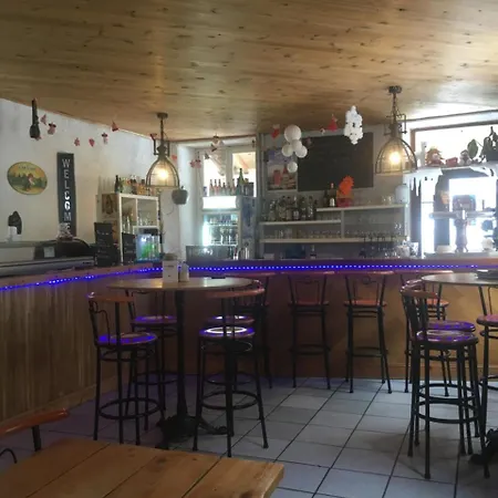 La Caverne فندق